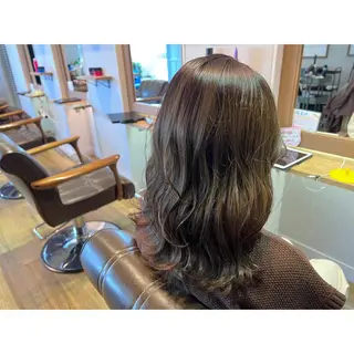 セミロング カラー ツキダテ ユイのヘアスタイル