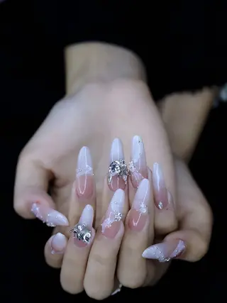 ミディアム ドラ Nailsのネイルデザイン