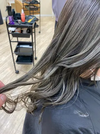 ミディアム ému エミュ　hair &spa所属・近藤 みゅうまのヘアスタイル