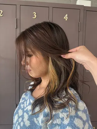 カラー 愛加パーマ・レイヤー ・ピンクカラーのヘアスタイル