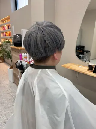 ショート 髪質改善＆ハイトーンカラー Cica神戸三宮元町店所属・福田 美波のヘアスタイル