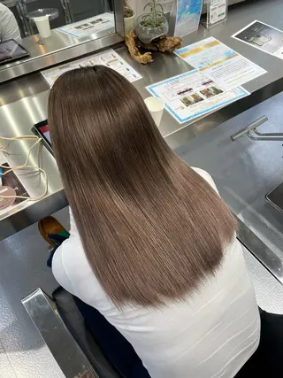 セミロング あやめ🪽 オリーブ/ハイトーンのヘアスタイル