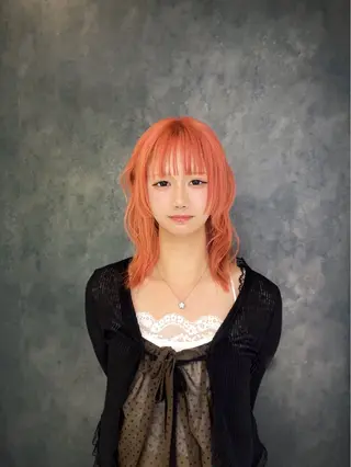 ミディアム カラー ✩.*Aise⟡.· 艶カラー🐈‍⬛🩶のヘアスタイル