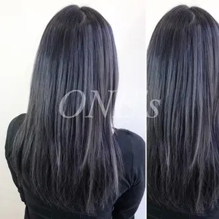 セミロング カラー JuNブリーチに 縮毛矯正するプロのヘアスタイル