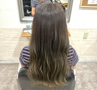 ロング カラー 堀川 希歩のヘアスタイル