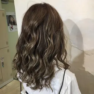 セミロング カラー パーマ ヘアアレンジ メンズ キッズ ネイル マツエク・マツパ 角床直哉 カラーカットNO 1のヘアスタイル