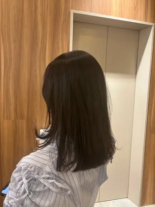セミロング カラー 石川 幸呼のヘアスタイル