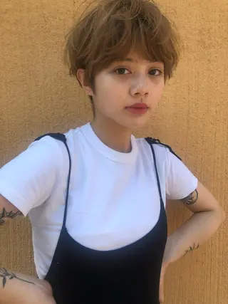 ショート カラー THE DAY所属・AKI HASHIMOTOのヘアスタイル