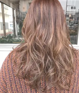 ロング カラー ヘアアレンジ Mariana/ 鶴原-ハイライトのヘアスタイル