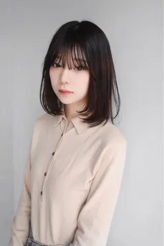 ミディアム レイヤー/小顔矯正 透明感カラー✨生真のヘアスタイル