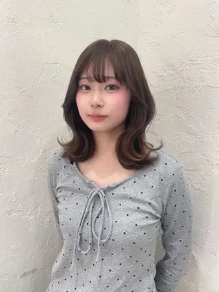 ミディアム lift by mag所属・ユナ ナチュラル／透明感のヘアスタイル