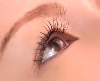 マツエク・マツパ 知久 絢音のヘアスタイル