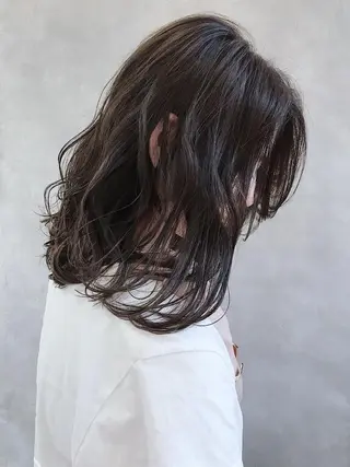 ミディアム カラー MOU namba ムウナンバのヘアスタイル