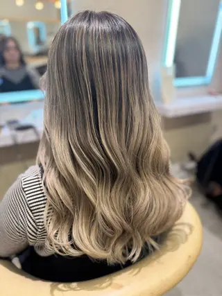 カラー amble luxe 伊畑優希のヘアスタイル