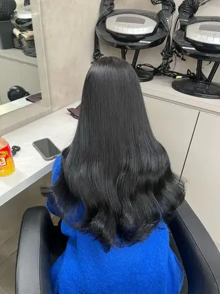 セミロング 寒色＆ブリーチ特化 寒色MiOのヘアスタイル