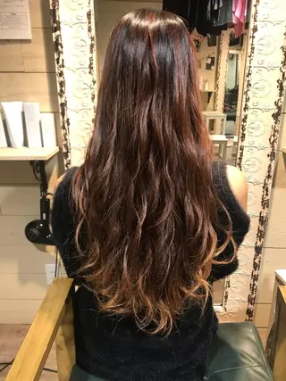 ロング カラー クワハラ イオリのヘアスタイル
