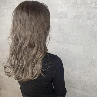 ロング アンダーバーホワイト 堺東店のヘアスタイル