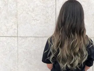 ミディアム カラーリスト菅澤 岳のヘアスタイル