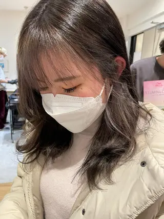 セミロング シモダ クルミのヘアスタイル