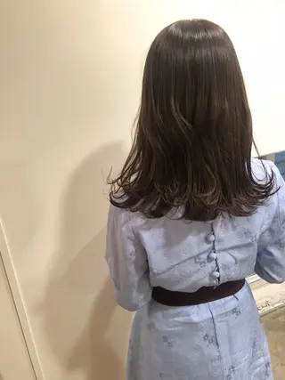 ミディアム カラー MIOベージュカラー 柔らかいカラーのヘアスタイル