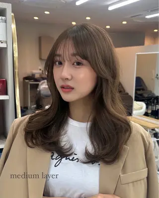 ミディアム カラー Aura所属・丸山 心 / 艶カラーのヘアスタイル