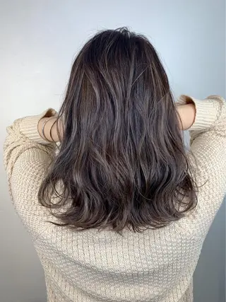 セミロング カラー _WHITE 高槻のヘアスタイル