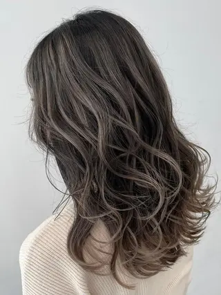 ロング カラー siesta by amble luxeのヘアスタイル