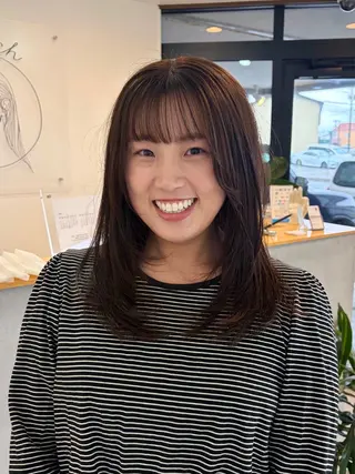 セミロング カドムラ モエのヘアスタイル