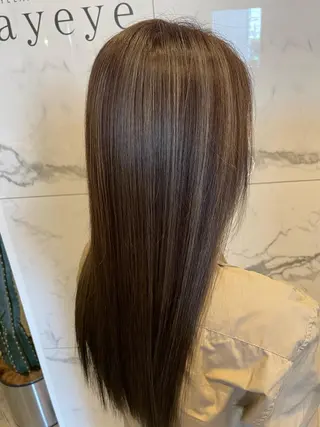 カラー 岡村 真子のヘアスタイル