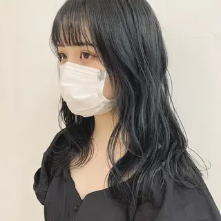 ミディアム パーマ ネイル ハイトーン&暗髪🔥 表参道二刀流マエダのヘアスタイル