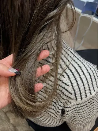 ミディアム カラー 藤田 詩織のヘアスタイル