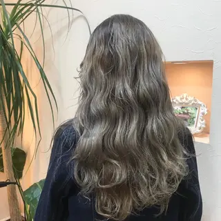 ロング 香山 葵のヘアスタイル