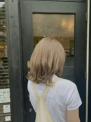 ミディアム カラー 新谷 桃子のヘアスタイル