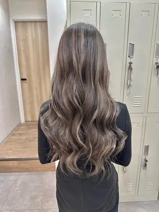 ロング カラー 白髪ぼかしハイライト レイヤー川口　元気のヘアスタイル