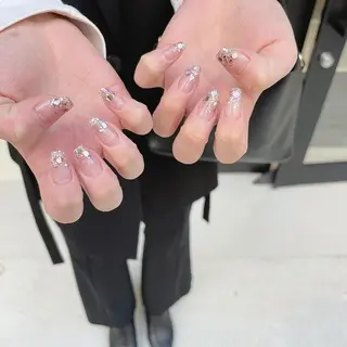 ネイル SHIORI 🤍のネイルデザイン