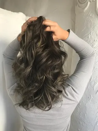 ロング カラー 伊藤 優希のヘアスタイル