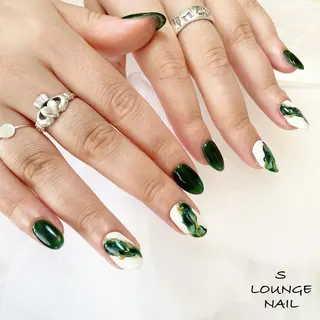 ネイル S LOUNGE NAIL所属・パーツたくさん🍓 SUMIのネイルデザイン