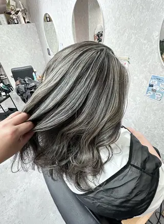 セミロング 横田 ひかるのヘアスタイル