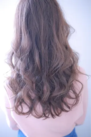 ロング 伊藤 裕貴のヘアスタイル