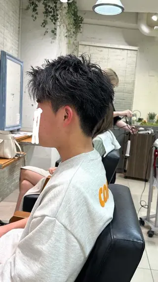 メンズ センターパート/眉毛 メンズカットNEXTのヘアスタイル