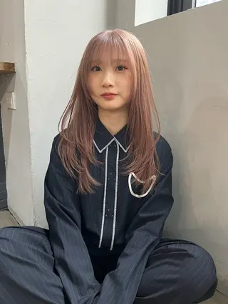 ロング ウシロダ メグミのヘアスタイル