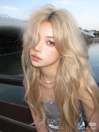 ロング 艶髪ハイトーンカラー 渋谷🎀ririkaのヘアスタイル