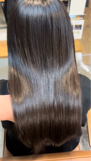 ロング ブルーJR高槻本店所属・高槻/美髪/艶髪カラ ー髪質改善特化たくみのヘアスタイル