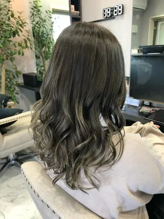 セミロング カラー FAVORE 【ファヴォーレ】のヘアスタイル