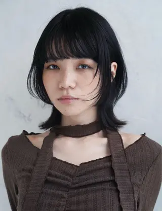 セミロング カラー 幕内 梨乃亜のヘアスタイル