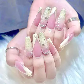 ネイル 🎀erika 長さだし💗モチ最高のネイルデザイン