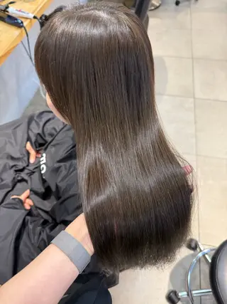 ロング カラー ミルクティー× グレージュMOMOのヘアスタイル