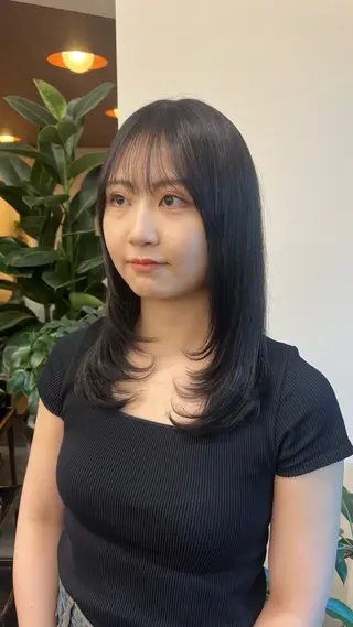 セミロング カラー Garland 表参道所属・ミディアムレイヤー/ 艶カラー🎀　emiのヘアスタイル