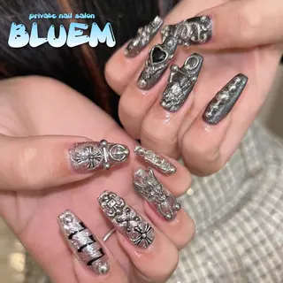 ネイル BLUEM なな🐶のネイルデザイン