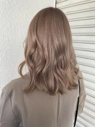ミディアム カラー 井本翔太.髪質改善. ベージュ.グレージュのヘアスタイル